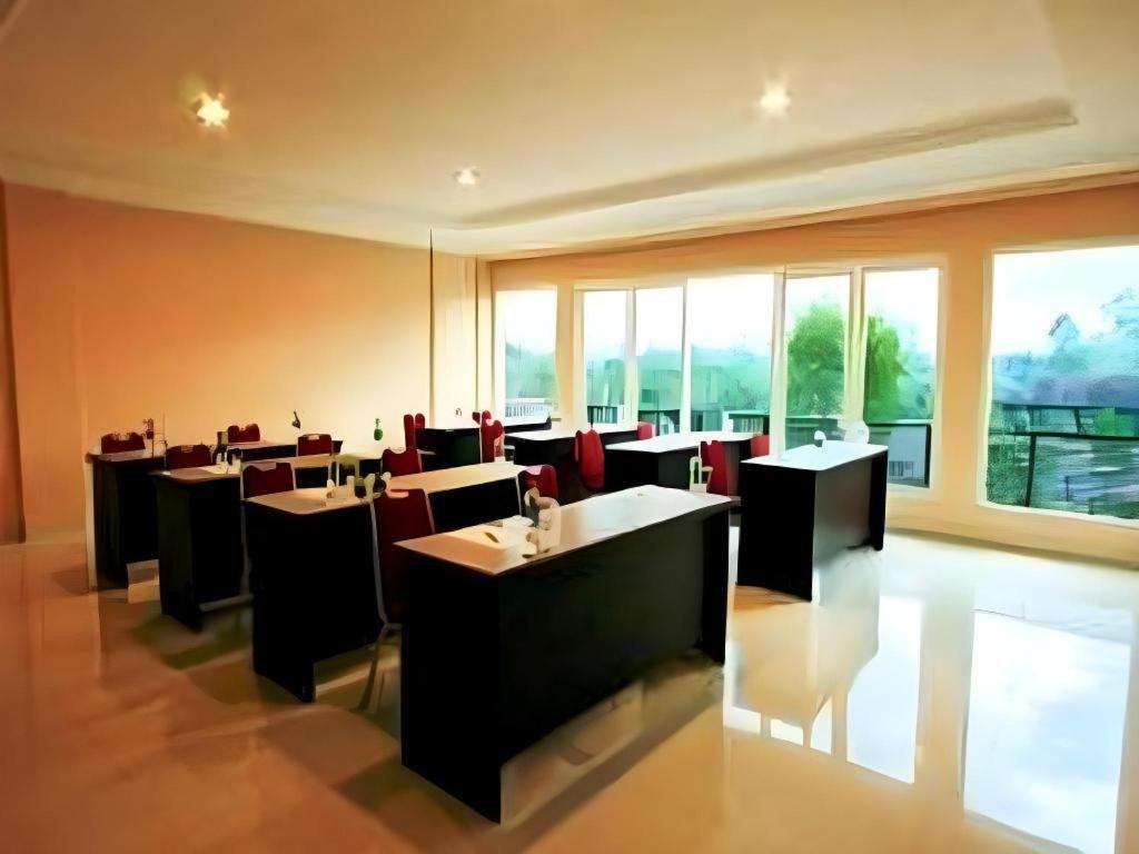 Wonua Monapa Hotel Resort Kendari Exterior photo