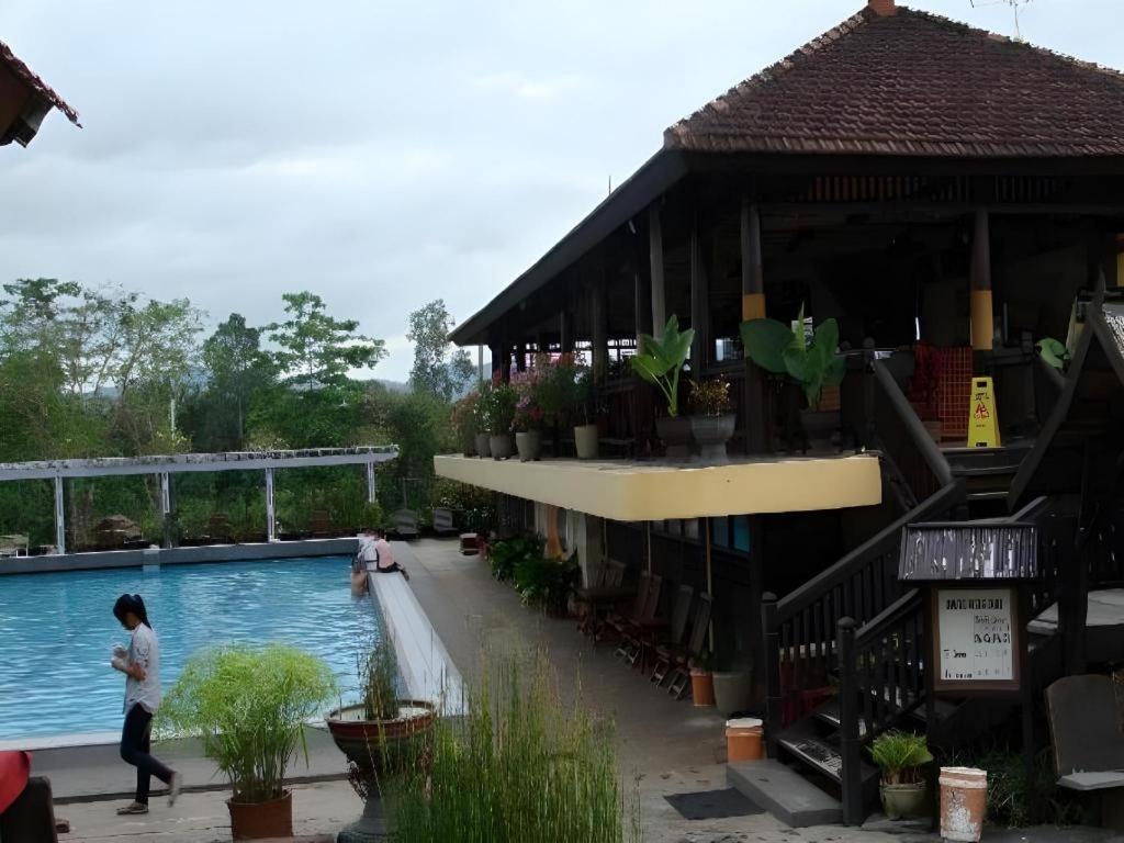 Wonua Monapa Hotel Resort Kendari Exterior photo
