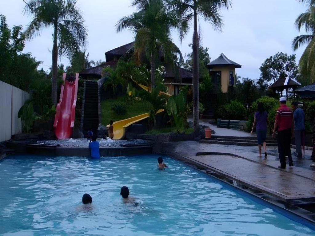 Wonua Monapa Hotel Resort Kendari Exterior photo