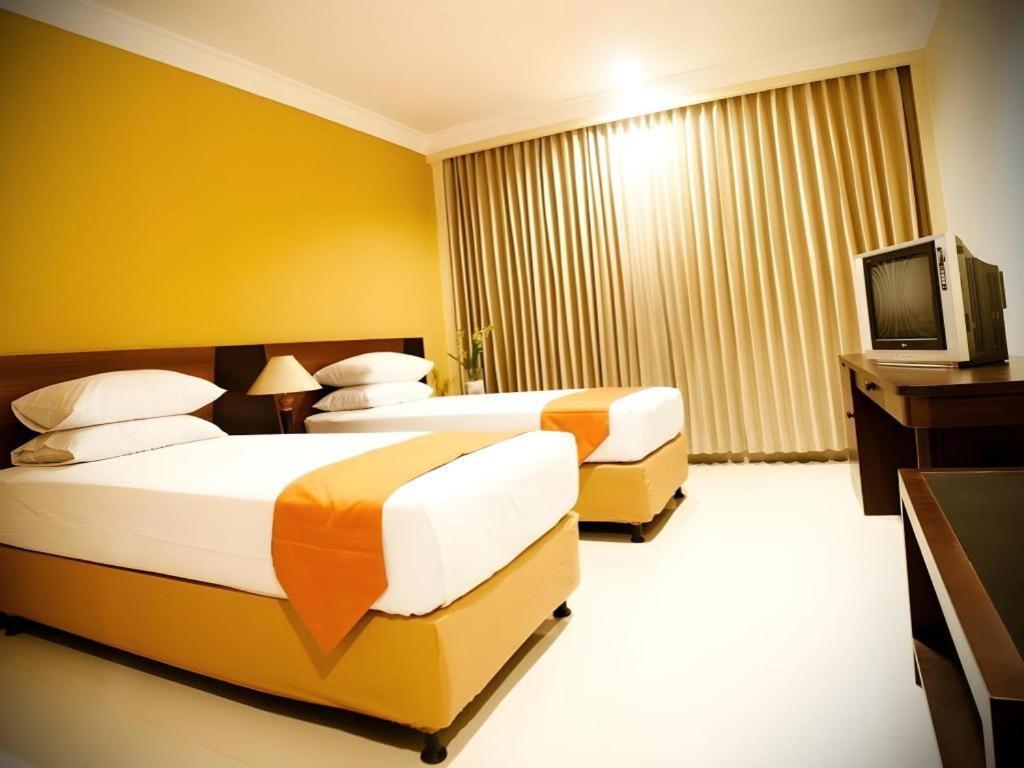 Wonua Monapa Hotel Resort Kendari Exterior photo