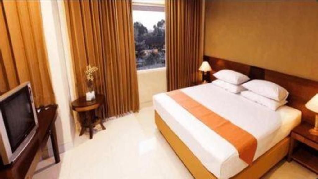 Wonua Monapa Hotel Resort Kendari Exterior photo