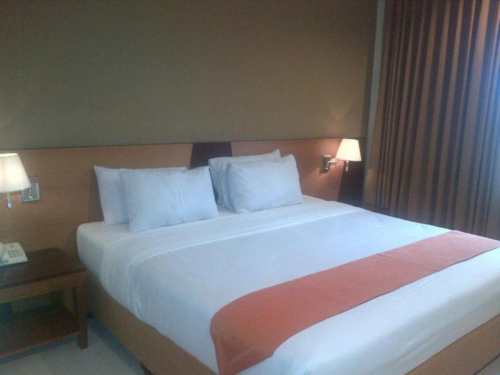 Wonua Monapa Hotel Resort Kendari Exterior photo