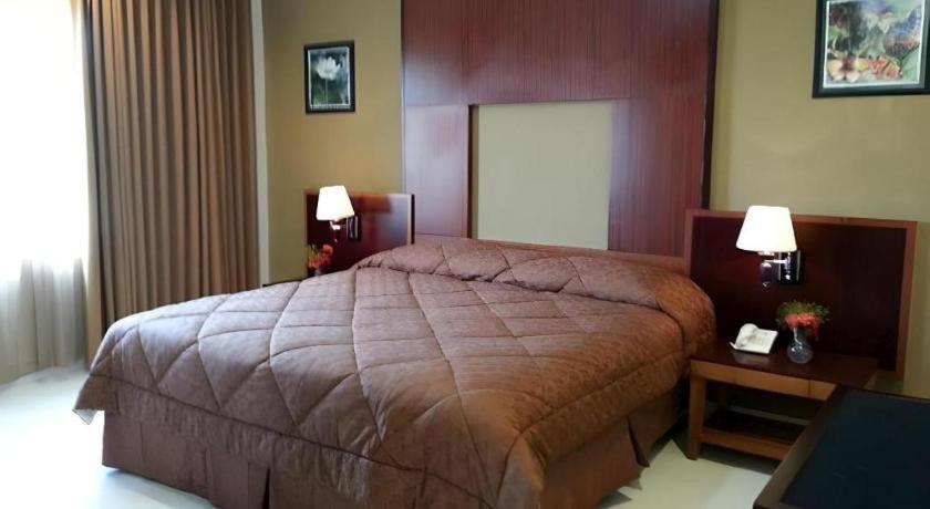 Wonua Monapa Hotel Resort Kendari Exterior photo